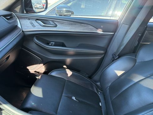 Used 2023 Jeep Grand Cherokee L Overland w/ Luxury Tech Group IV image 15