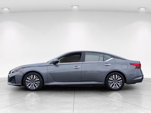 Used 2024 Nissan Altima 2.5 SV FWD image 7