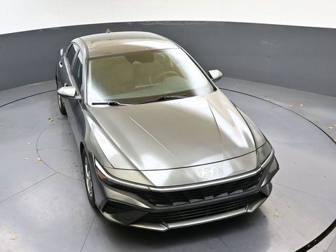 Certified 2025 Hyundai Elantra SE image 51