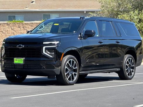 Used 2026 Chevrolet Suburban RST RWD image 16