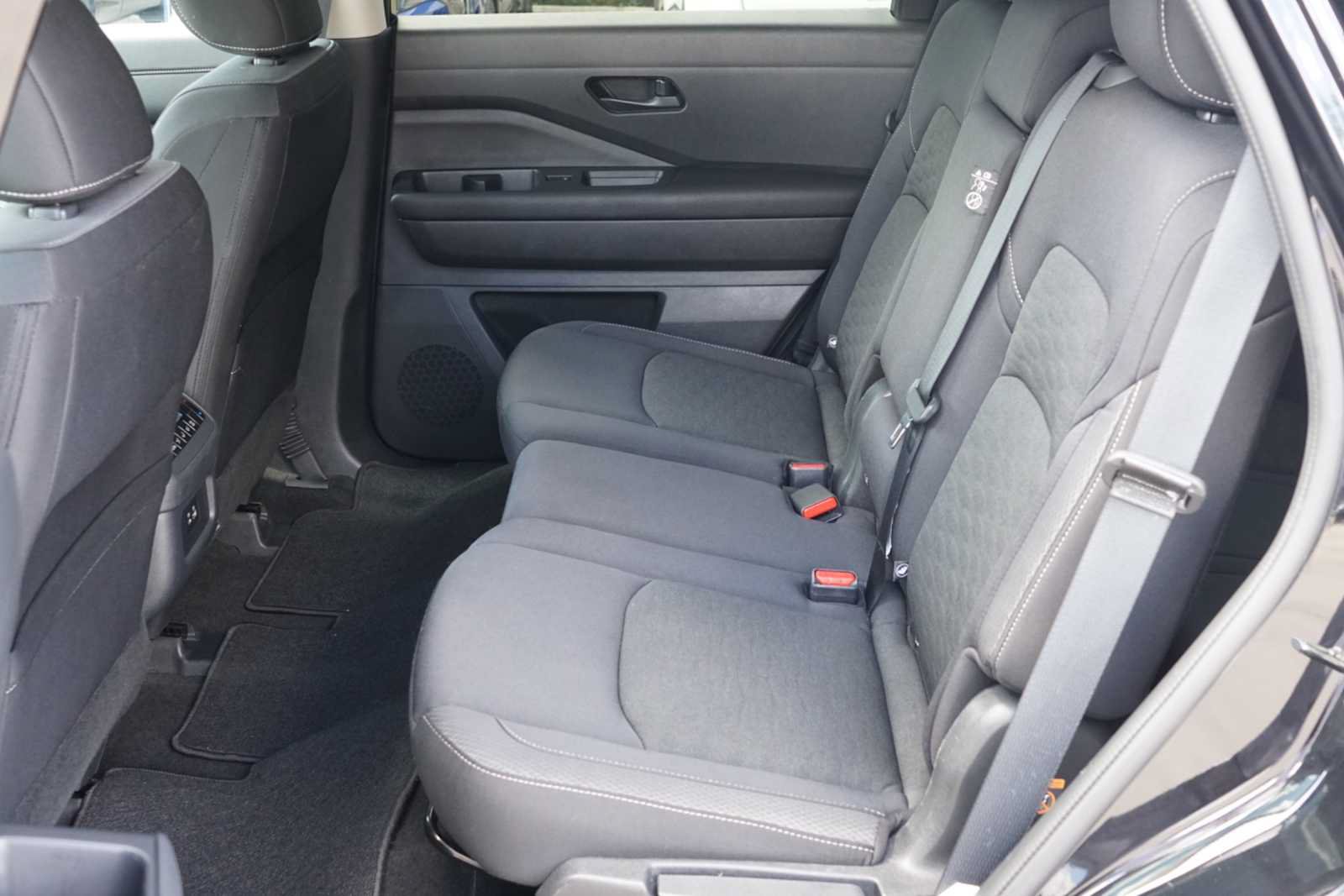 Used 2024 Nissan Pathfinder SV FWD image 19