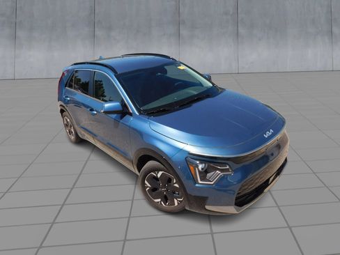 Used 2023 Kia Niro Wind FWD image 2