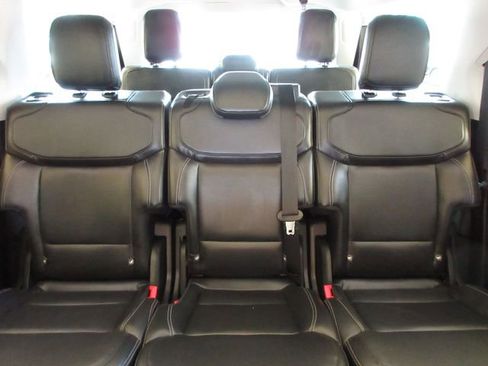 Certified 2025 Ford Expedition Max Platinum image 22