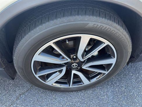 Used 2019 Nissan Rogue SL w/ Premium Package FWD image 9