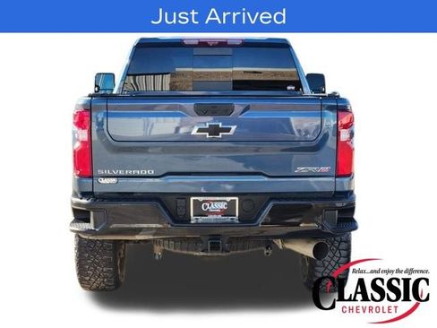 Used 2024 Chevrolet Silverado 2500 ZR2 w/ Technology Package image 24