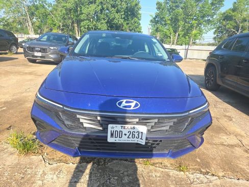 Used 2025 Hyundai Elantra SEL FWD image 5