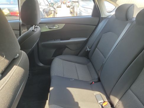 Used 2022 Kia Forte LXS w/ LXS Technology Package FWD image 9