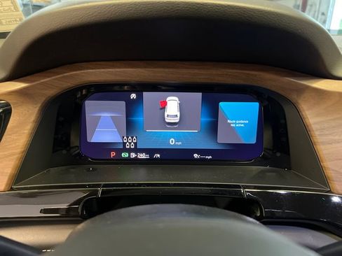 Certified 2025 Volkswagen Atlas SE AWD/4WD image 23