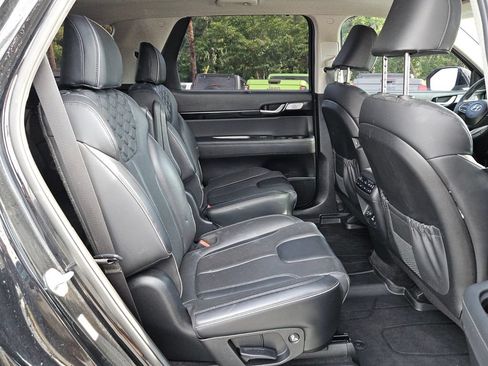 Used 2022 Hyundai Palisade Limited w/ Winter Package FWD image 14