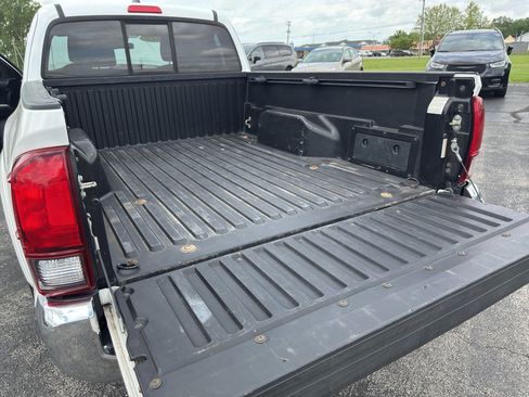 Used 2019 Toyota Tacoma SR5 AWD/4WD image 18