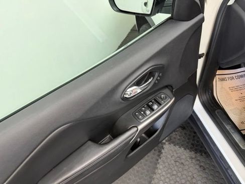 Used 2019 Jeep Cherokee Limited AWD/4WD image 24