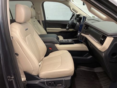 Used 2024 Ford Expedition Platinum image 26