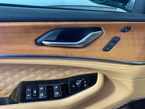 Used 2024 Jeep Grand Cherokee Summit AWD/4WD image 14