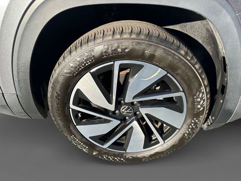 Used 2024 Volkswagen Atlas SE image 16