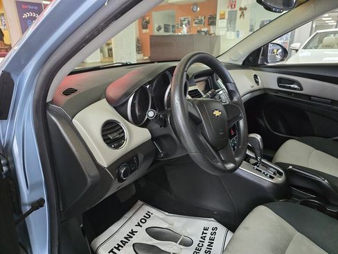 Used 2011 Chevrolet Cruze LS image 7
