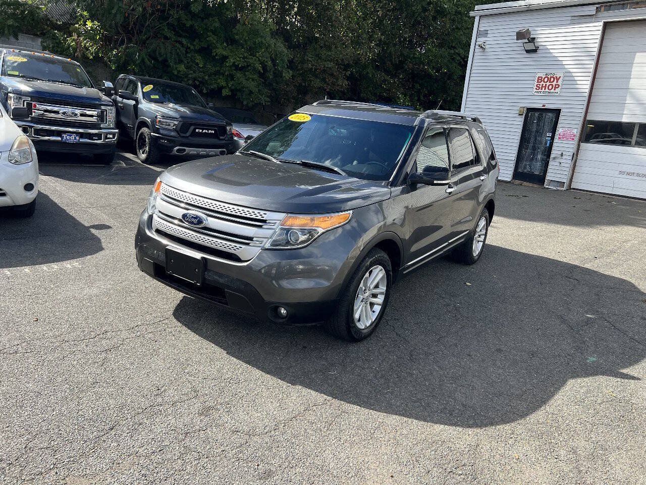 Used 2015 Ford Explorer XLT w/ Equipment Group 201A AWD/4WD image 2