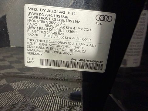 Used 2025 Audi Q6 e-tron Premium Plus w/ Premium Plus AWD/4WD image 35