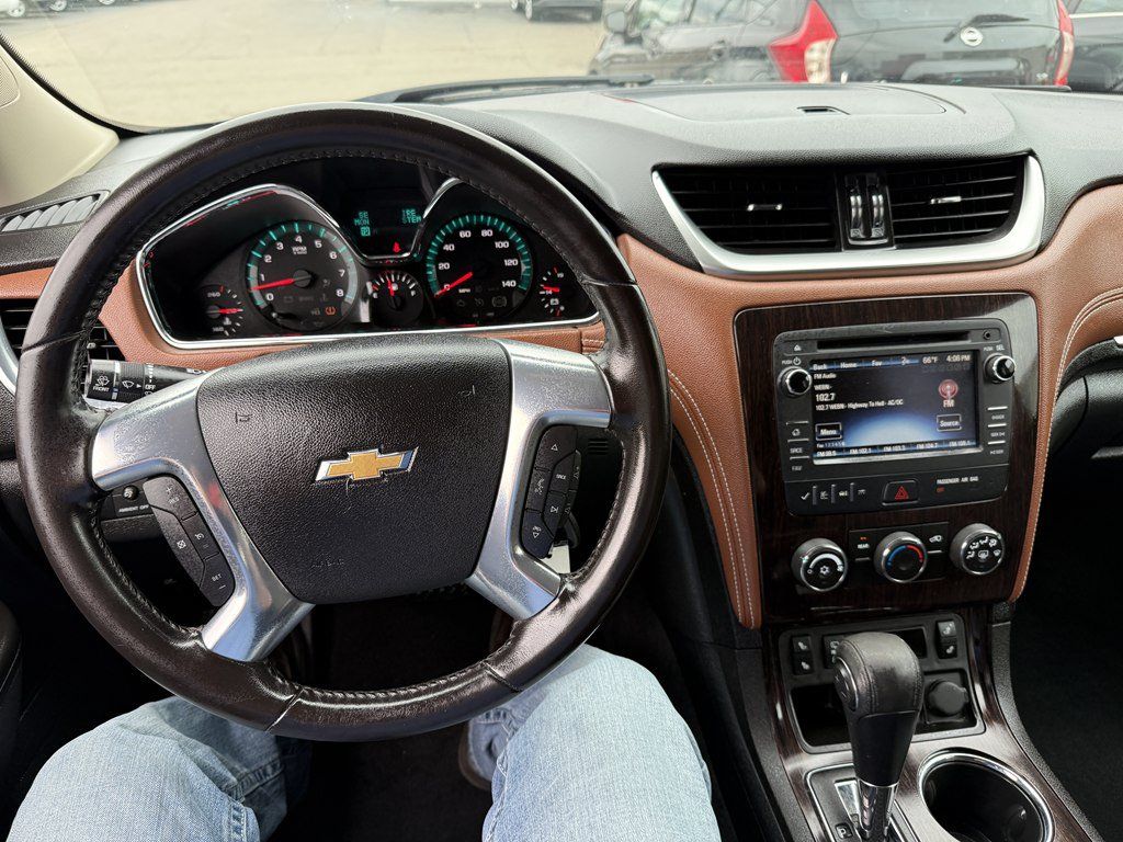 Used 2017 Chevrolet Traverse LT w/ Style and Technology Package AWD/4WD image 18
