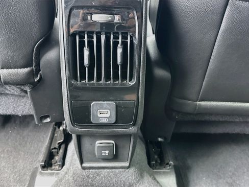 Used 2023 Jeep Compass Latitude AWD/4WD image 16