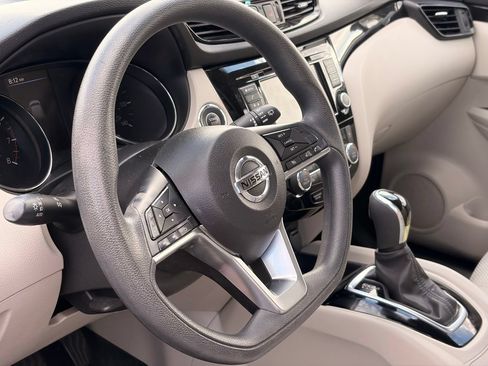 Used 2020 Nissan Rogue Sport SV FWD image 8