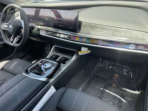 New 2025 BMW i7 xDrive60 image 12