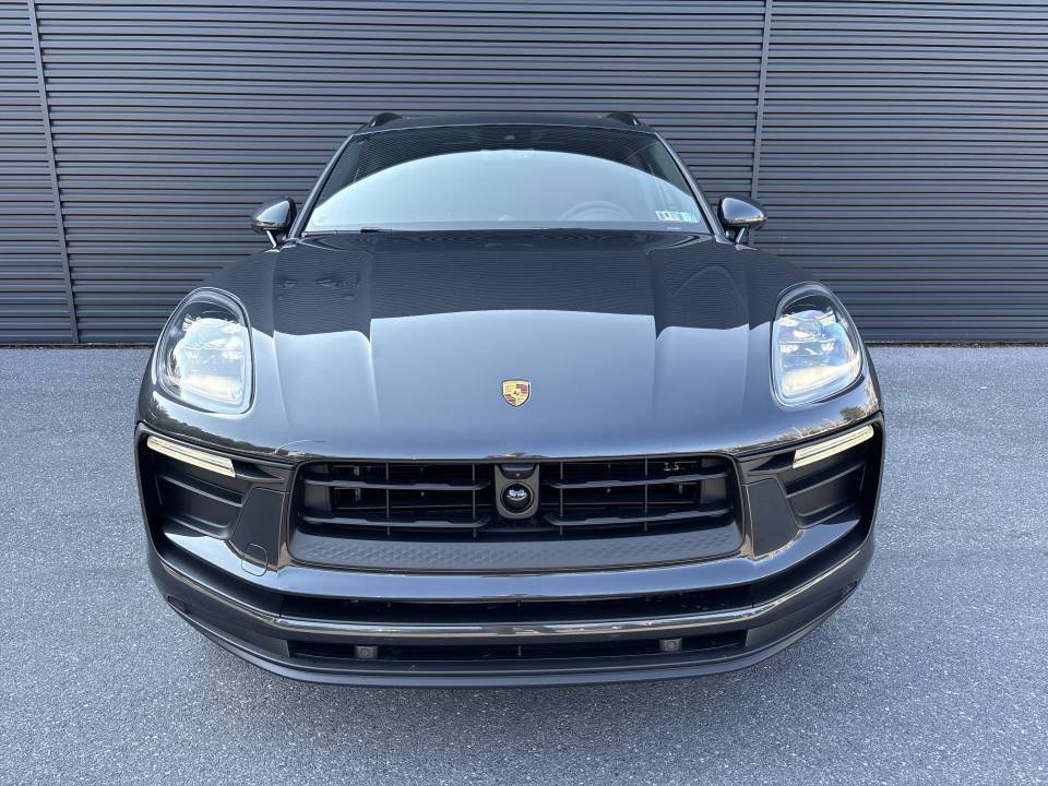 Certified 2026 Porsche Macan AWD/4WD image 9