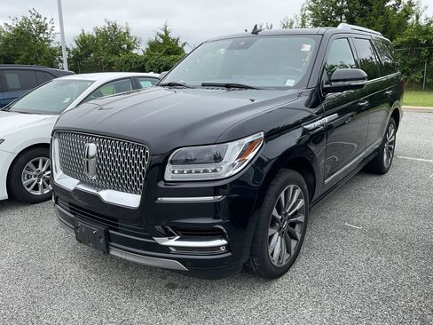 Used 2021 Lincoln Navigator Reserve w/ Luxury Package AWD/4WD image 3