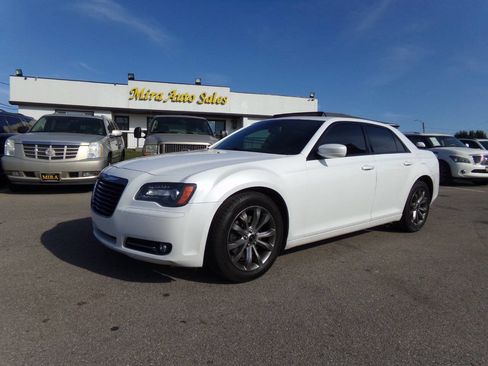 Used 2014 Chrysler 300 S image 1
