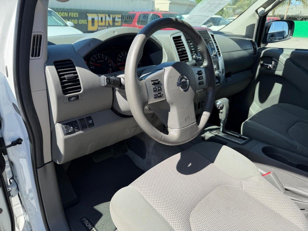 Used 2016 Nissan Frontier SV w/ SV Value Truck Package RWD image 16