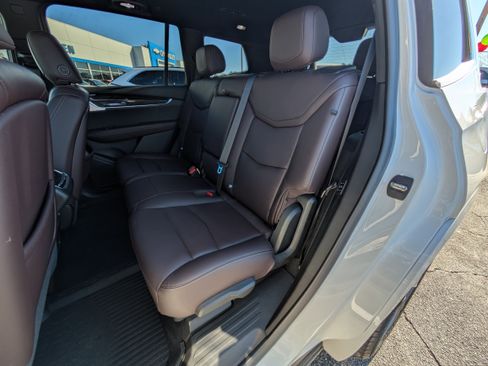 Used 2022 Cadillac XT6 Premium Luxury w/ Technology Package image 9