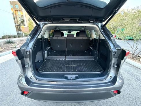 Used 2021 Toyota Highlander LE image 15