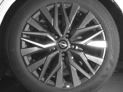 Used 2025 Nissan Altima 2.5 SV FWD image 14