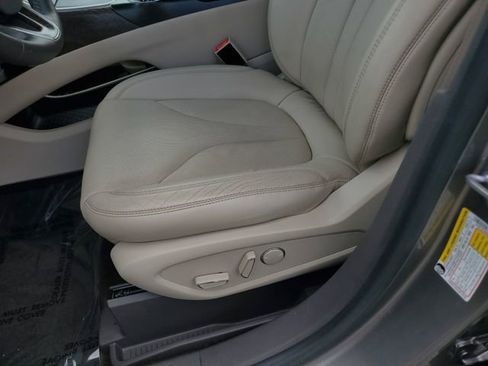 Used 2016 Lincoln MKX Reserve w/ Driver Assistance Package FWD image 19