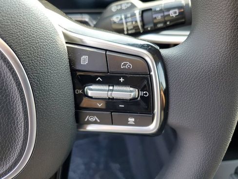 Used 2025 Kia Sorento LX FWD image 12
