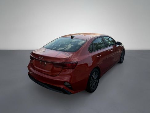 Used 2023 Kia Forte LXS w/ LXS Technology Package FWD image 2