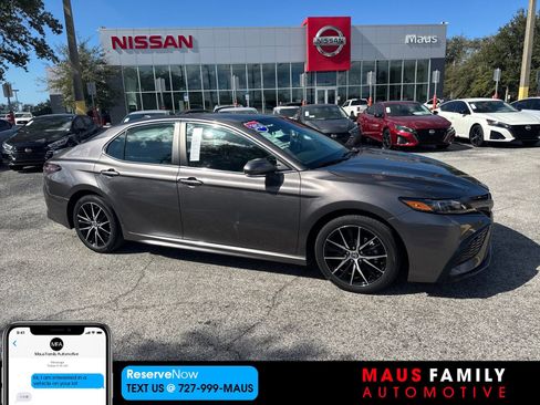 Used 2024 Toyota Camry SE image 1