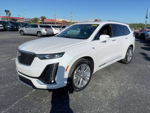 Used 2025 Cadillac XT6 Premium Luxury image 5