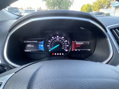 Used 2018 Ford Edge Titanium w/ Equipment Group 302A AWD/4WD image 15
