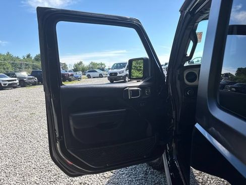 Used 2025 Jeep Wrangler Sport AWD/4WD image 15