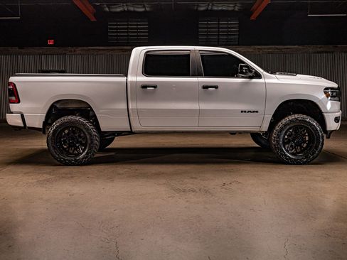 Used 2024 RAM 1500 Laramie AWD/4WD image 11