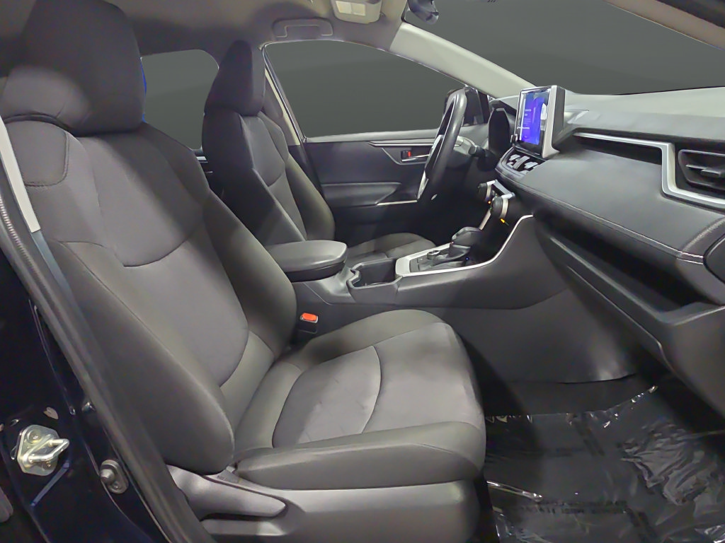 Used 2025 Toyota RAV4 XLE AWD/4WD image 24