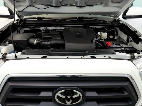 Used 2023 Toyota Tacoma SR5 AWD/4WD image 15