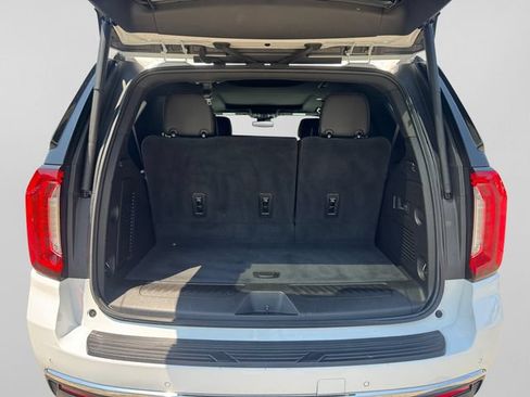 Certified 2023 GMC Yukon SLT w/ SLT Luxury Package AWD/4WD image 6