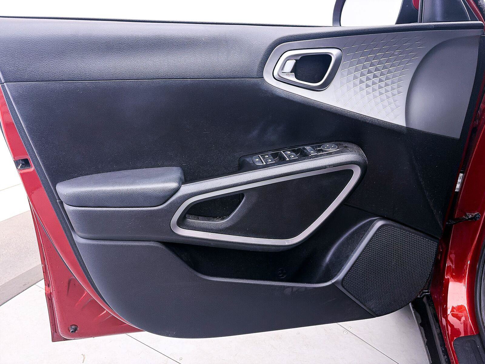 Used 2021 Kia Soul LX FWD image 15