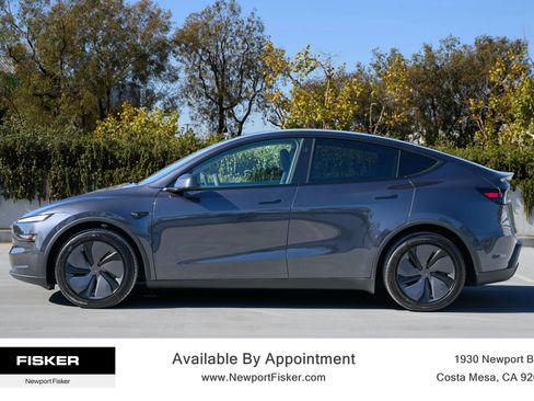 Used 2026 Tesla Model Y AWD image 2