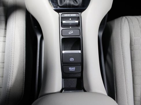 Used 2025 Honda HR-V LX image 29