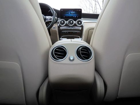 Used 2021 Mercedes-Benz GLC 300 4MATIC image 23
