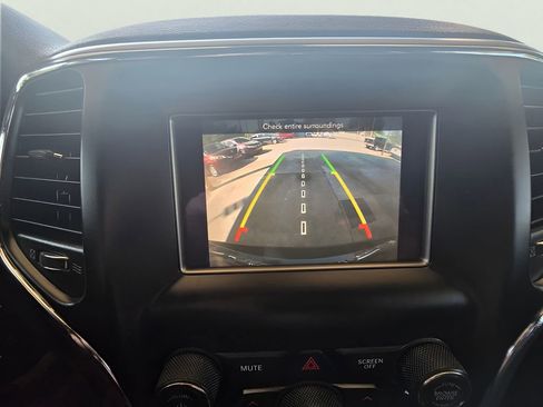 Used 2020 Jeep Grand Cherokee Laredo AWD/4WD image 36