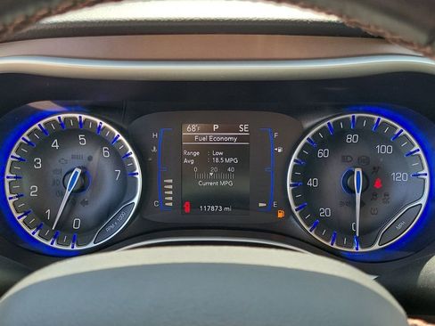 Used 2018 Chrysler Pacifica Touring-L FWD image 26
