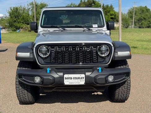 Used 2024 Jeep Wrangler Unlimited AWD/4WD image 2